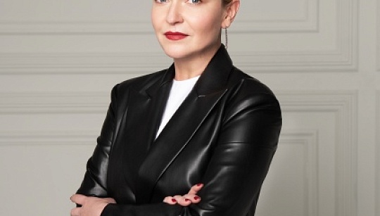 Евгения Власова, отмечает 30-летие работы в компании